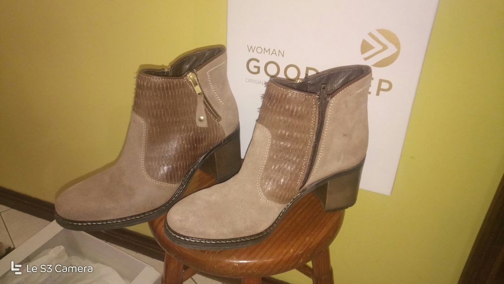 Botins bejes e castanhos, pele e camurça, novos,made in Portugal