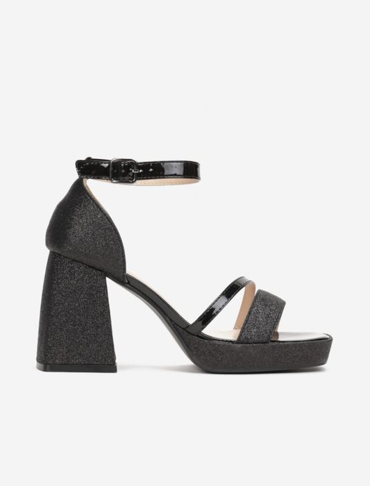 Зручні босоніжки на каблуку