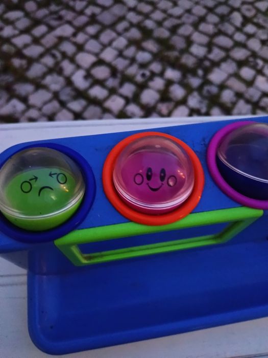 Brinquedo bebé com bolas