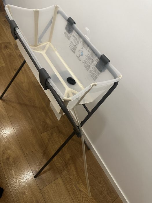 Pack Stokke Banheira Dobrável Flexi Bath Sandy Beige + Suporte