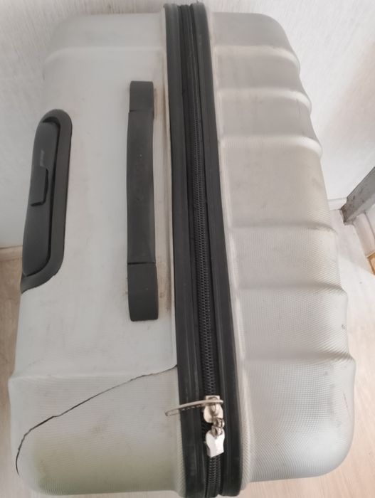 Большой чемодан CANGOL  с дефектом