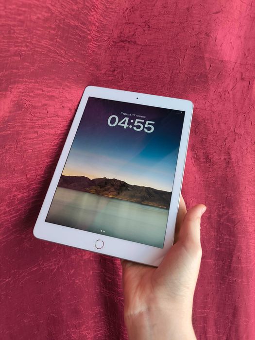 Apple iPad 9.7" 2018 32 ГБ