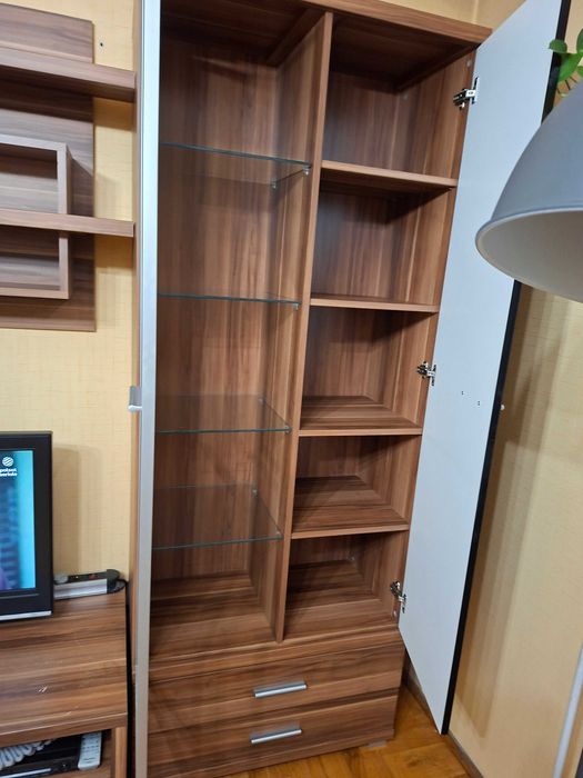 Meble do salonu, w tym stolik RTV