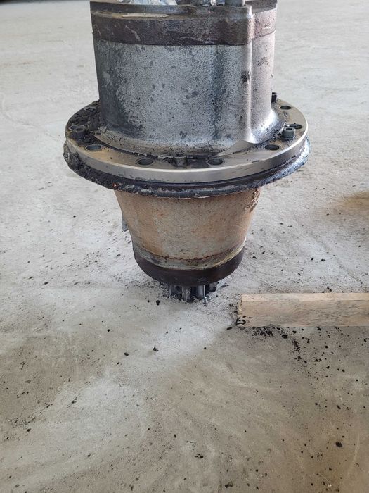 Reduktor obrotu liebherr 314