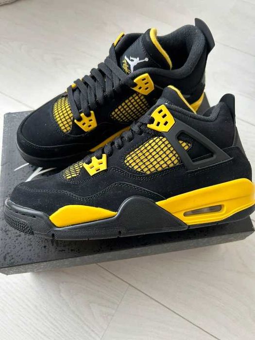 Załączony paragon Jordan 4 retro Thunder R.40