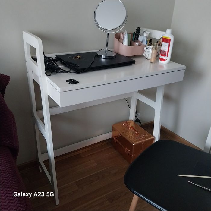 Malutkie biurko/toaletka