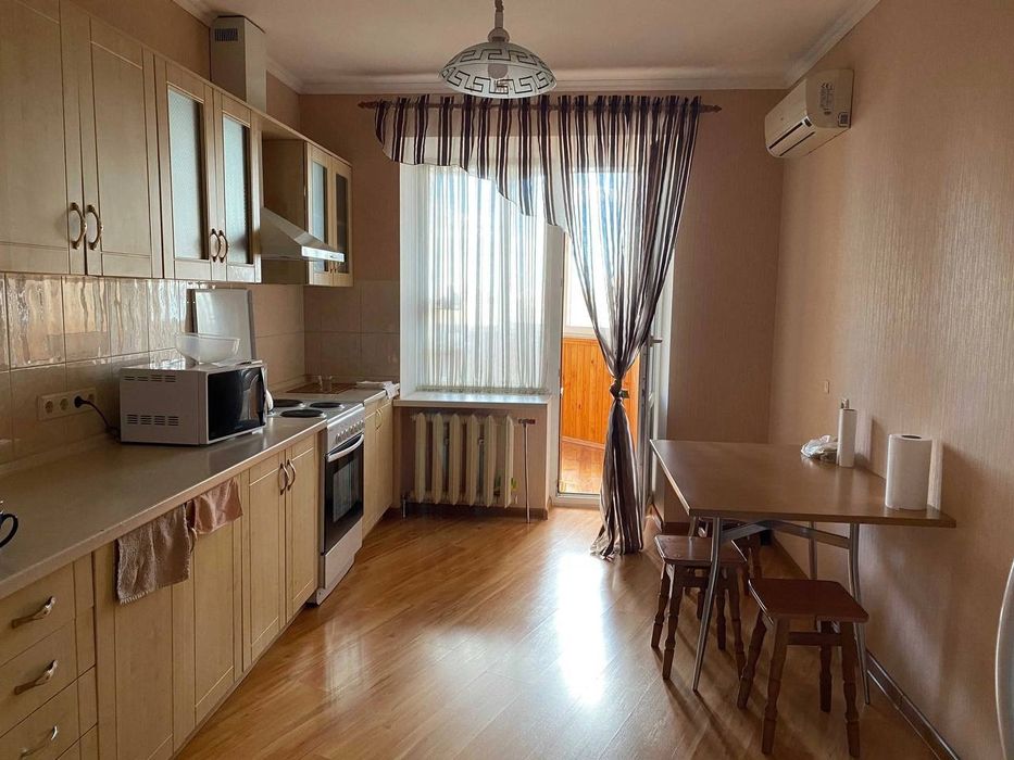 Оренда.3-х кімнатна квартира 15000 метро Позняки вул.Ани Ахматової.31