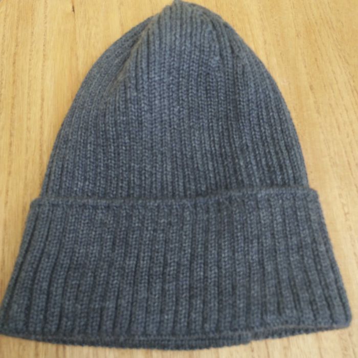 Czapka z wełny Merino 100 szara z wywinieciem