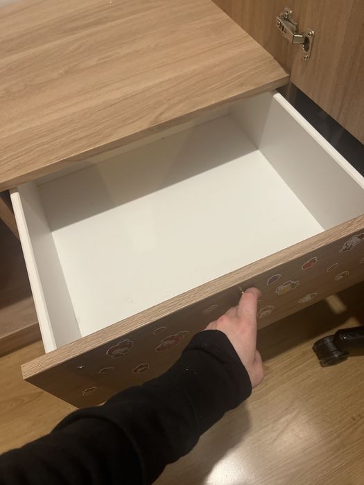 Roupeiro castanho Ikea VILHATTEN