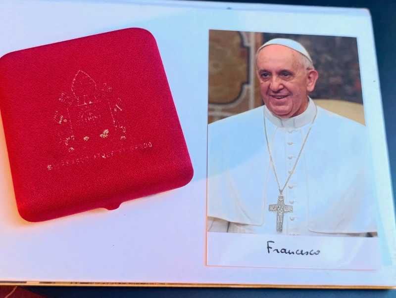Różaniec papieski z herbem papieża Franciszka Exclusive