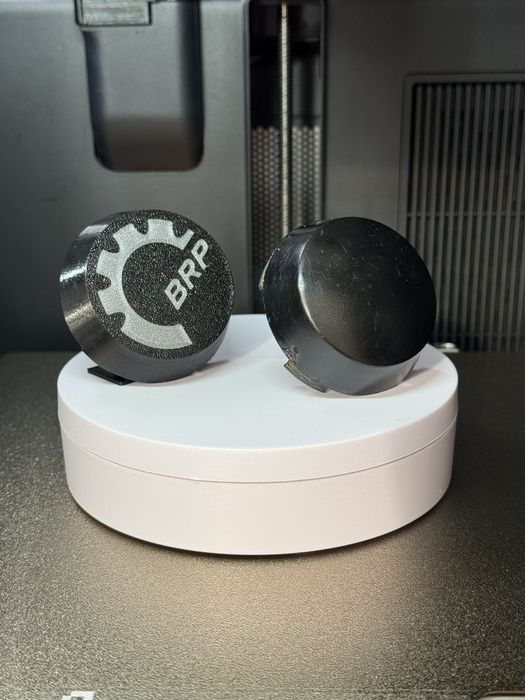 Ковпачки на колісні диски з логотипом BRP для Outlander G1