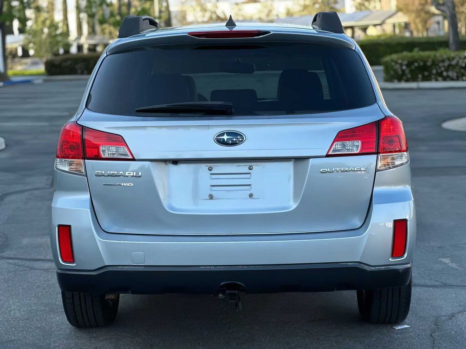 Subaru Outback Limited      2013