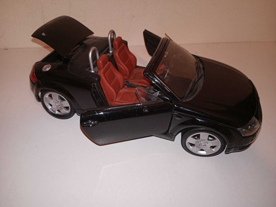 MAISTO coleção Audi TT Roadster 1/18 preto miniatura
