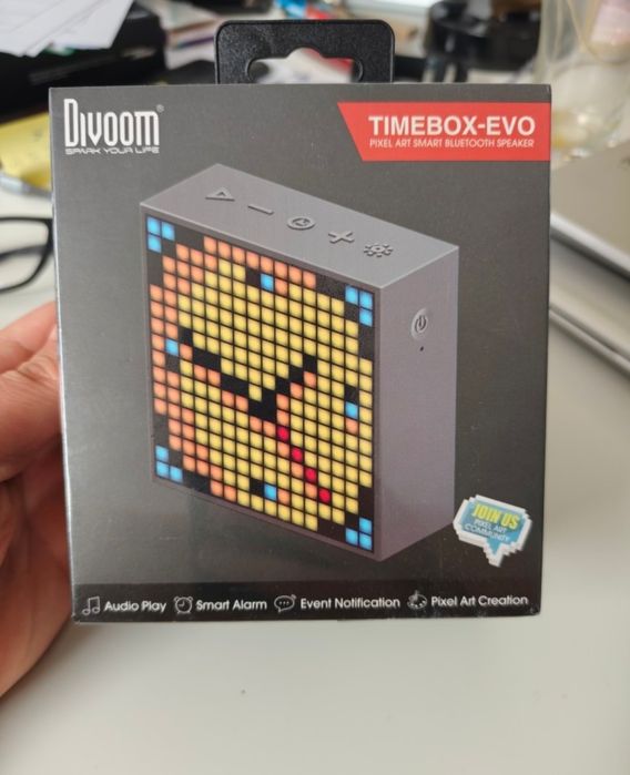 Divoom Timebox-evo. Pixel art speaker.