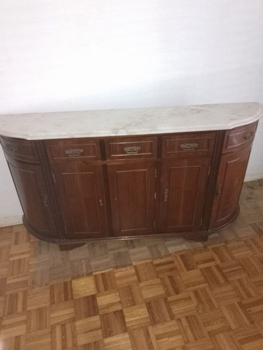 Móvel con tampo de mármore