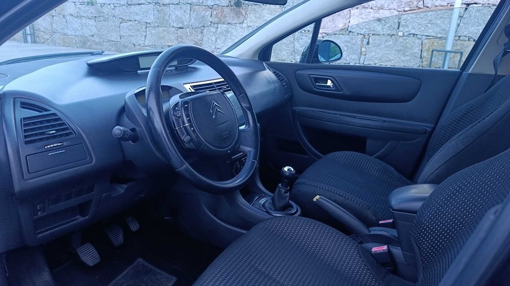 Citroen C4 Nacional poucos km impecável vários extras.