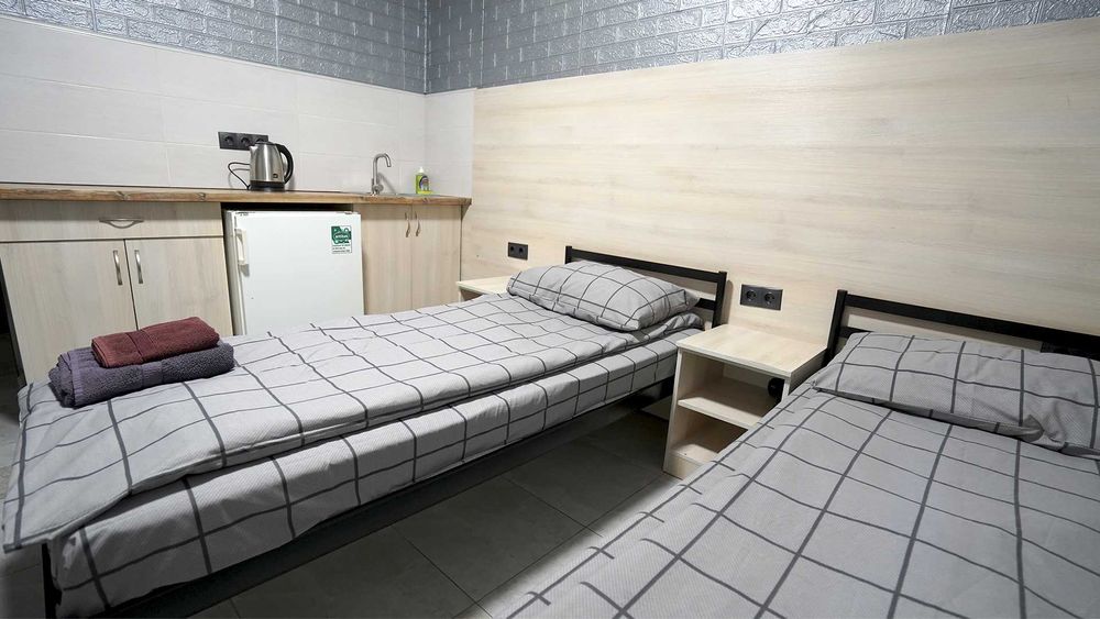 Оренда студії  в цоколі-дешева ціна (з великим вікном)