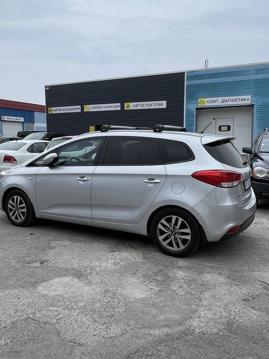Продам машинку  Kia Carens