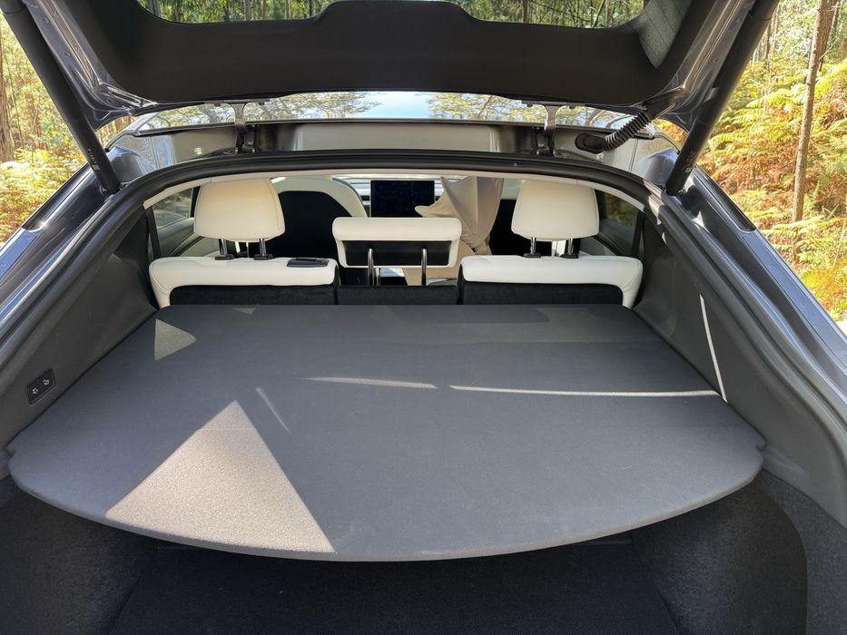 Tesla Model Y Premium RWD 2025 | Quicksilver | Interior Branco | 28.000 km — photo 5
