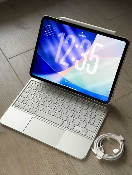 Apple iPad Pro M4 11" Wi-Fi + 5G – srebrny, Magic Keyboard i Apple Pencil Pro