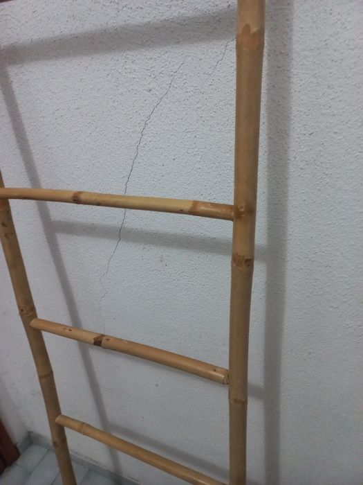 Toalheiro de Escadas em Bambu