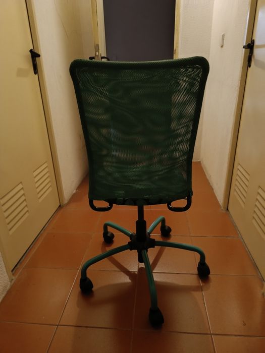 Cadeira de escritório com rodas e com elevador