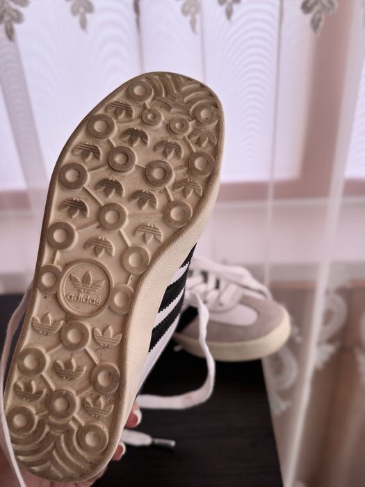 Кросівки Adidas 37 розміру