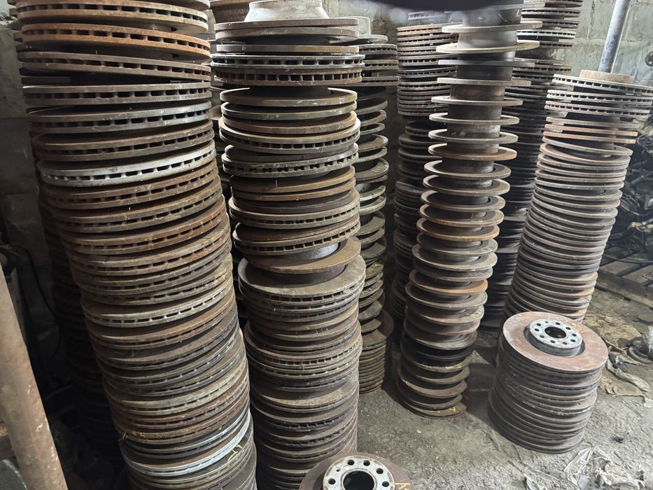 Диски гальмівні VAG Пасат Шкода Гольф Тауран Ауді