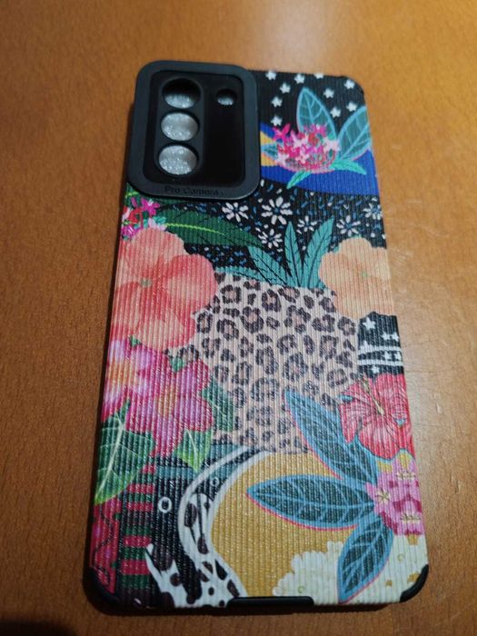 Phone case with designs. New.64564274155393123