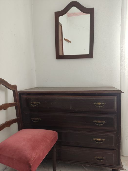 Vendo mobília de quarto de casal.