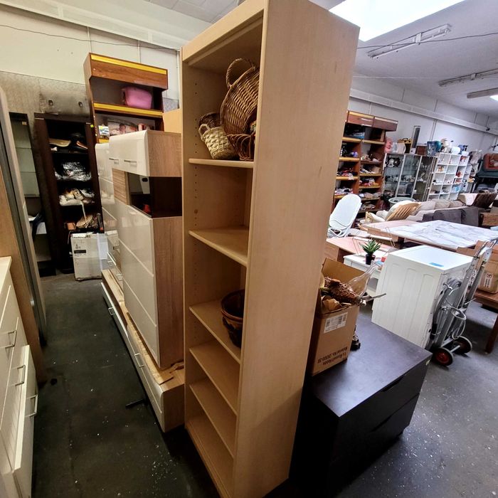 Regał wysoki. Możliwy transport