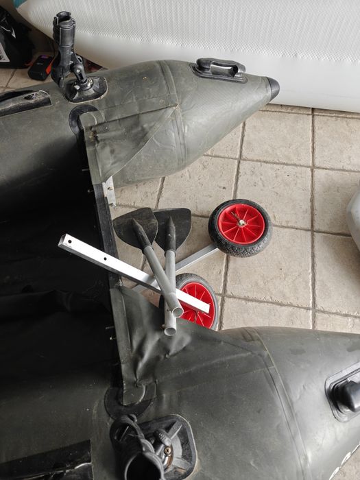 Barco 3,20m + fora-de-borda 8cv (10h) + acessórios