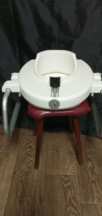 Насадка на унитаз для пожилых и инвалидов