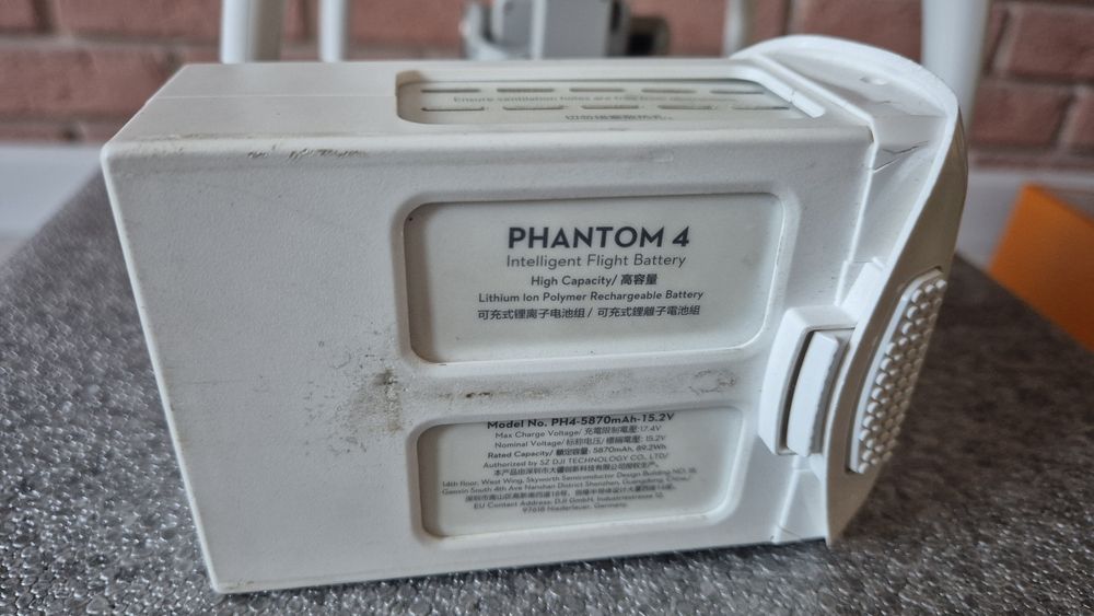 W zestawie Dron Dji phantom 4 ipad mini 4