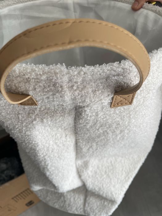 Cesto de roupa branco
