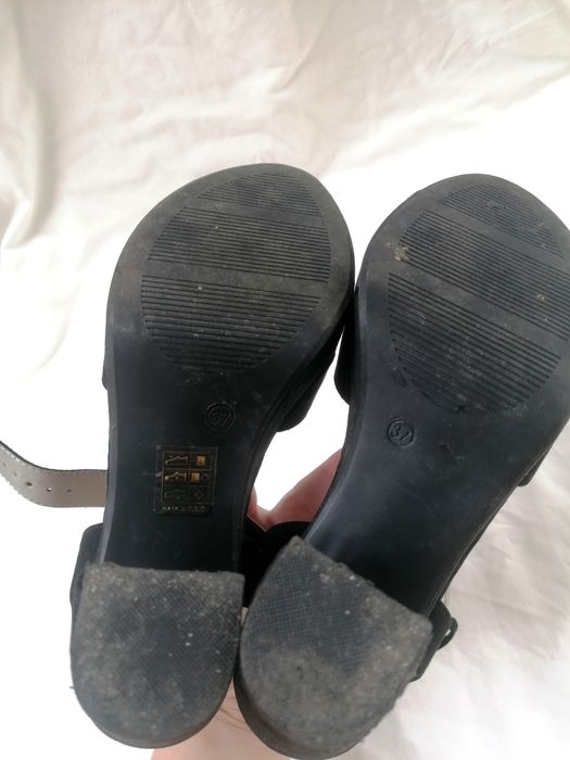 Sandálias Pretas de Salto Alto