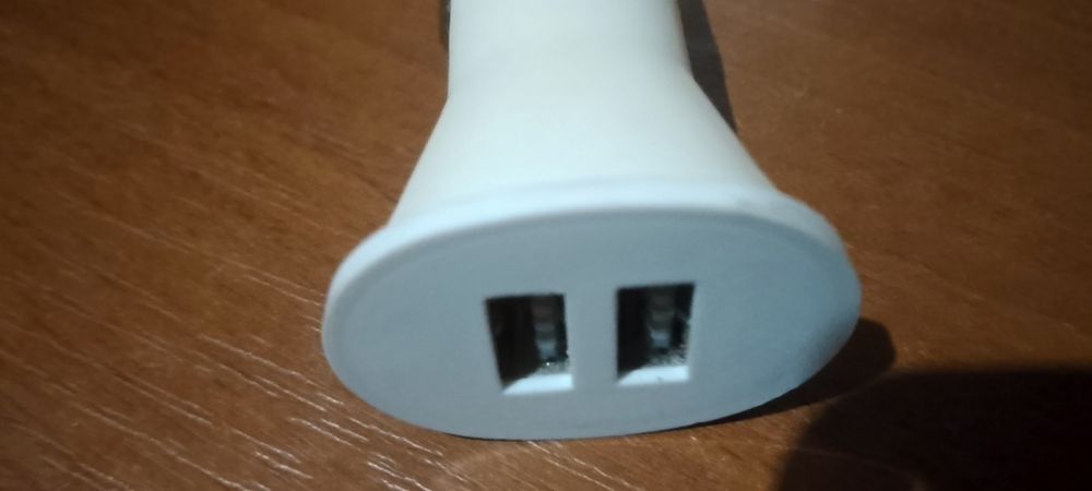 Автомобильная зарядка для телефонов без шнура