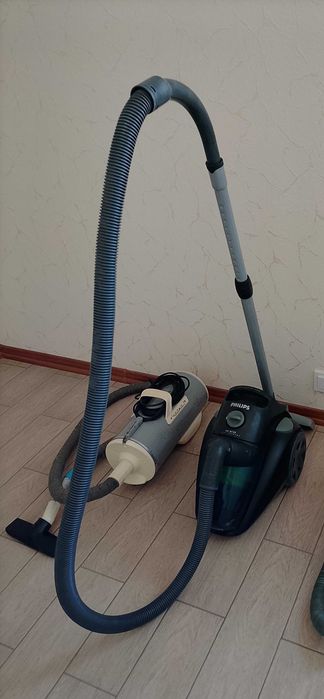 Два пылесоса "Philips" "Чайка 3"