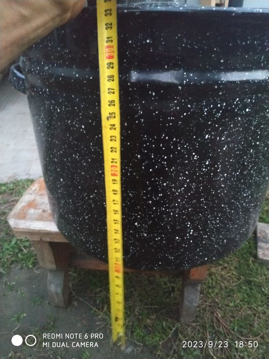 Продам большую эмалированную кастрюлю.