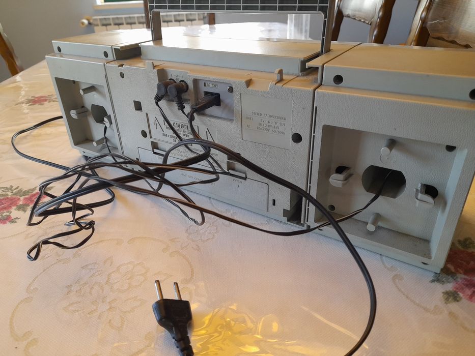 Rádio portátil com leitor de cassetes