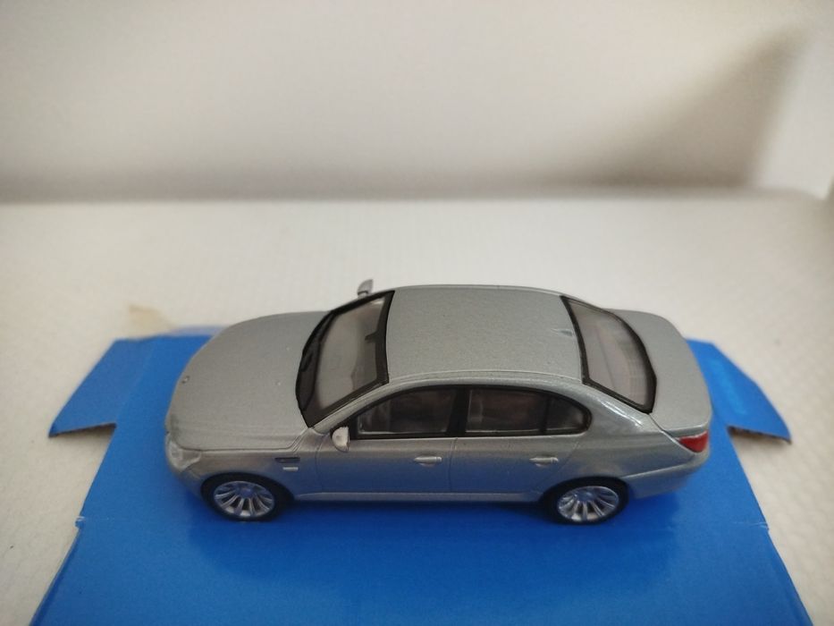 Miniatura BMW M5 E60 Nova 1/43