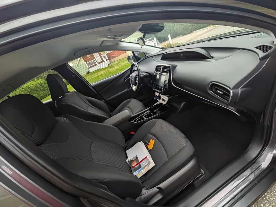 Toyota Prius Prime Plus      2017