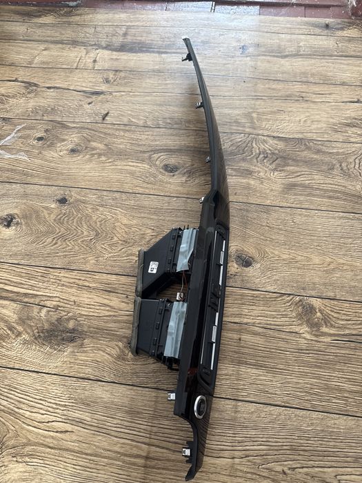 Kratka nawiewu, listwa deski BMW ,F10, F11