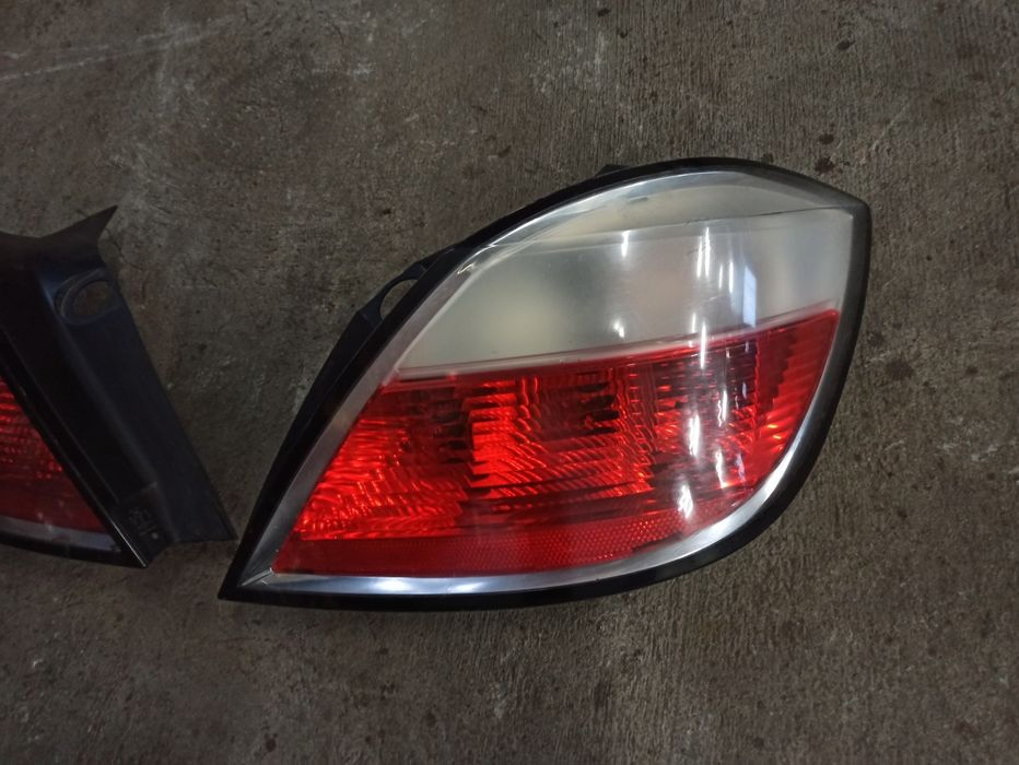 Opel Astra H lampa prawa lewa tył komplet hatchback