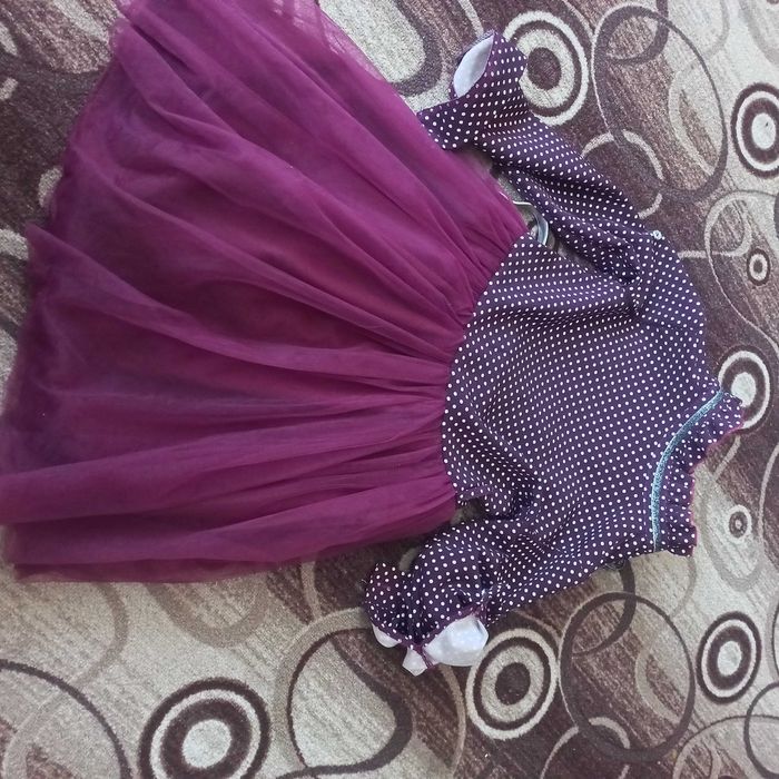 Платя наядне на дівчинку