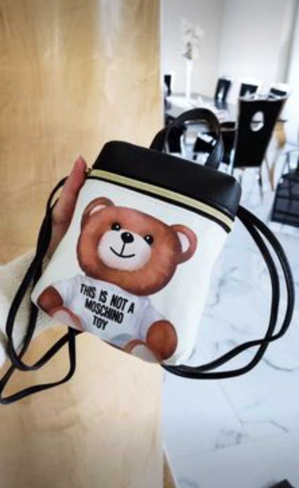 Skórzany czarny plecak damski z misiem, torebka sezon wiosna lato 2025