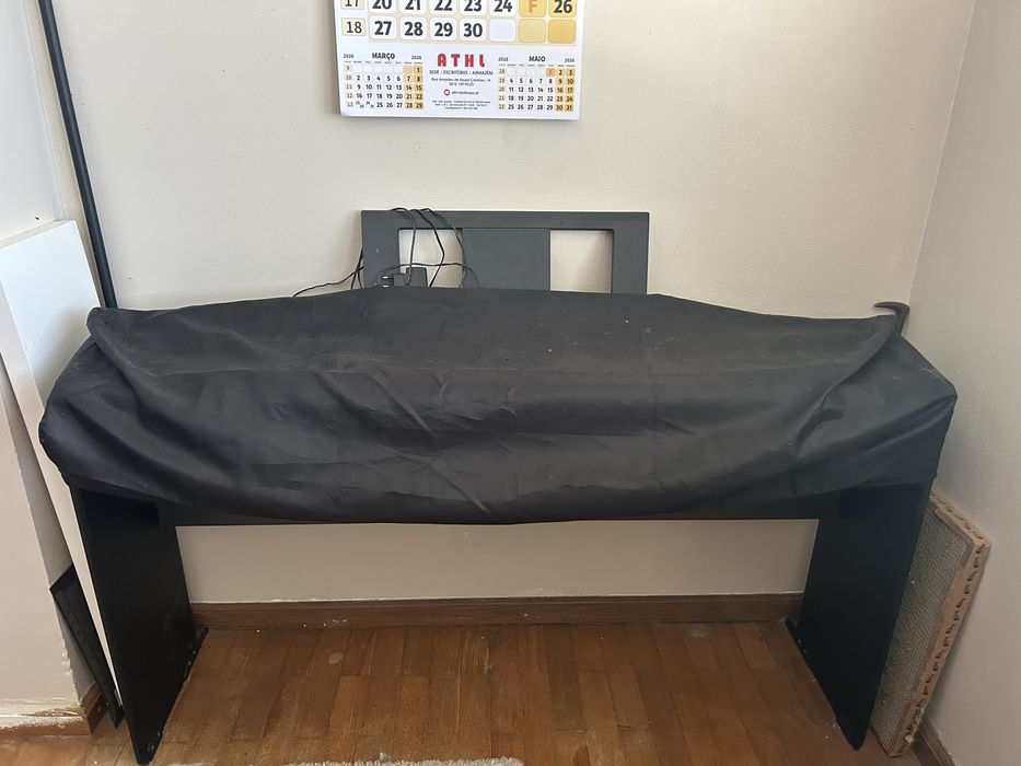 Piano com estrutura Yammaha