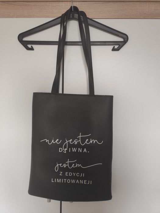 Czarna torba na ramię