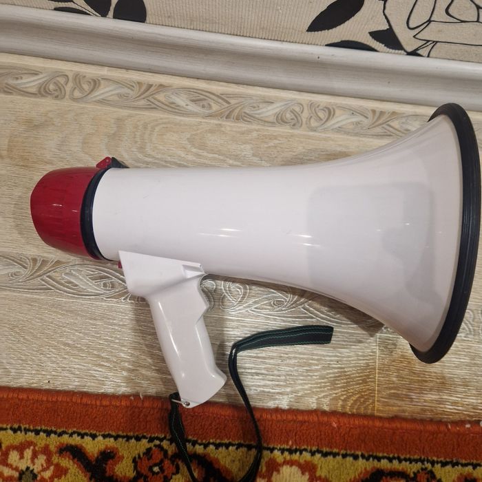 Гучномовець ручний