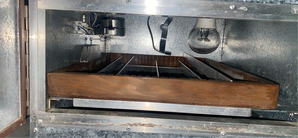 Chocadeira com controlo de temperatura e viragem automática